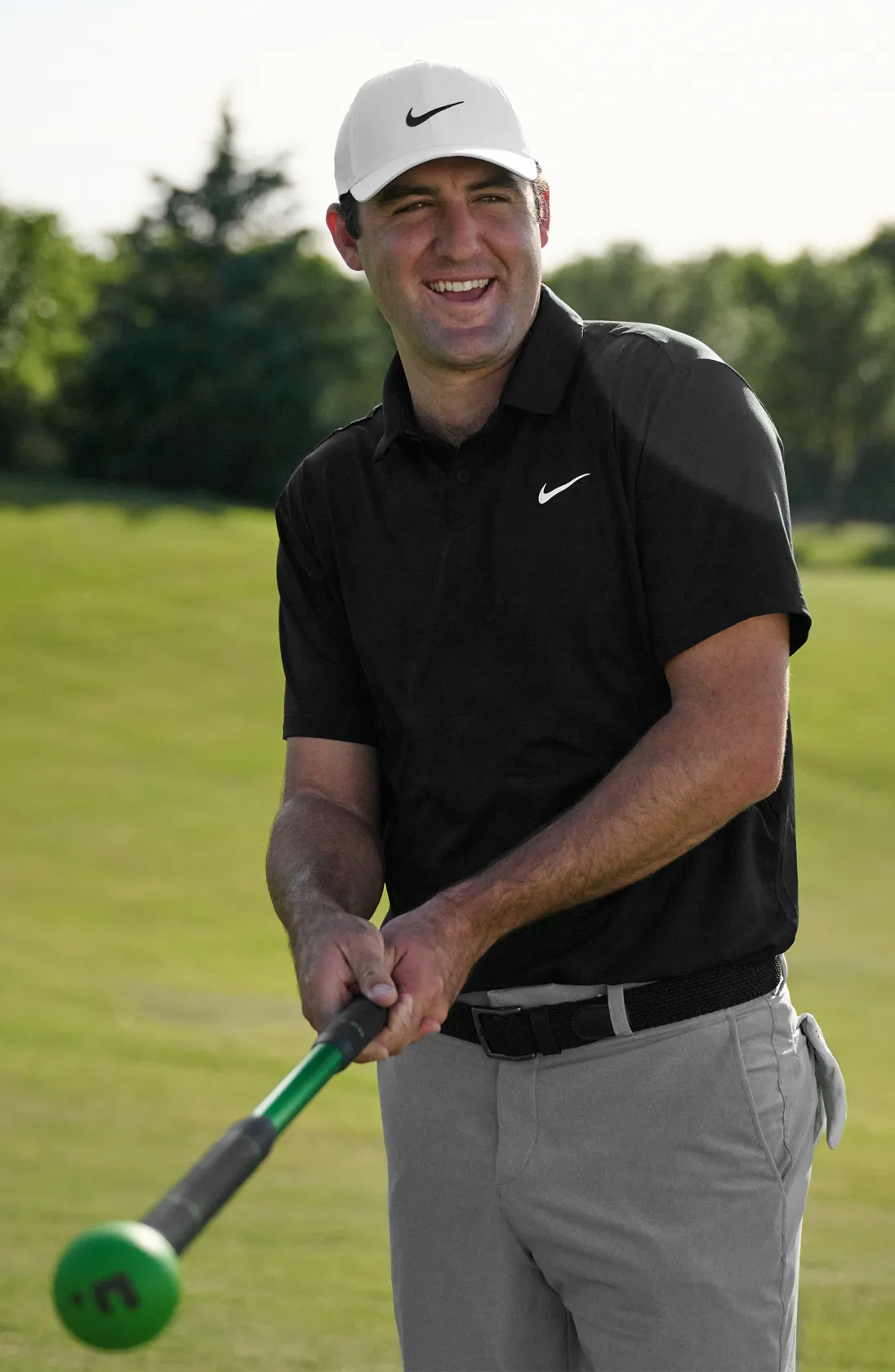 A golfer training with the GolfForever bar